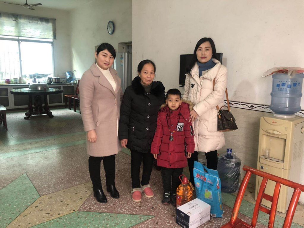 春節(jié)送溫暖、關(guān)愛留守兒童